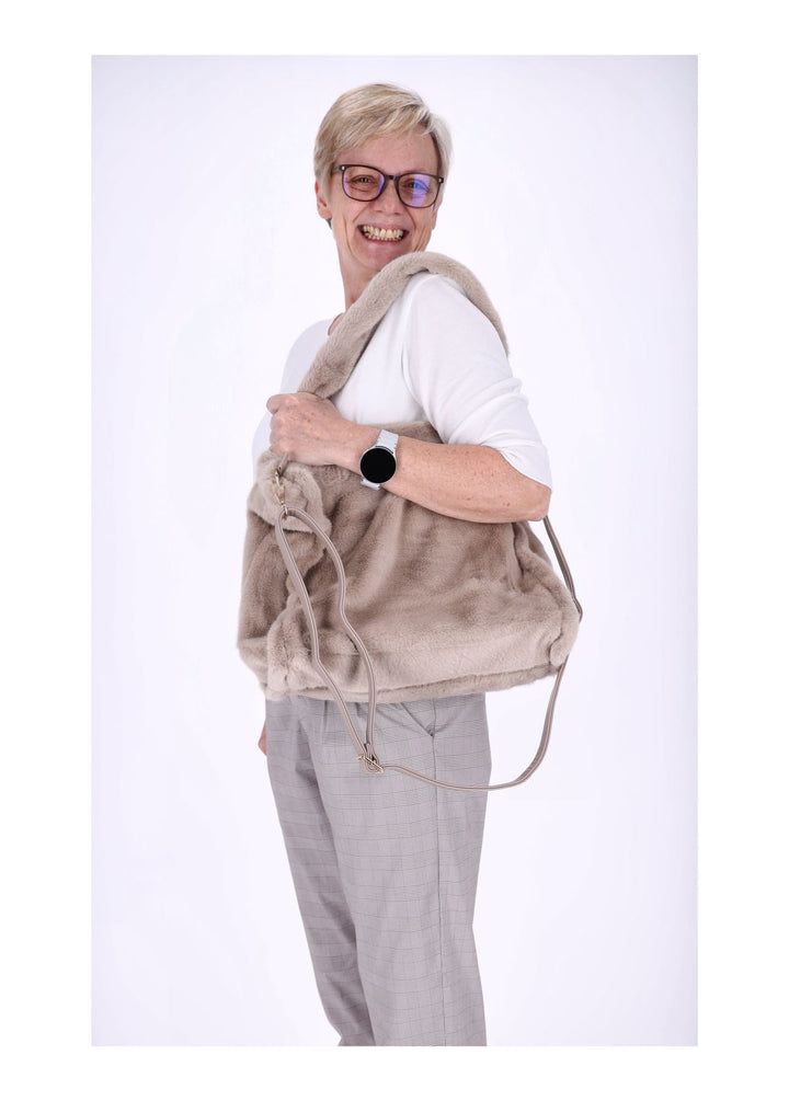 Flauschige Handtasche von Splash of Color