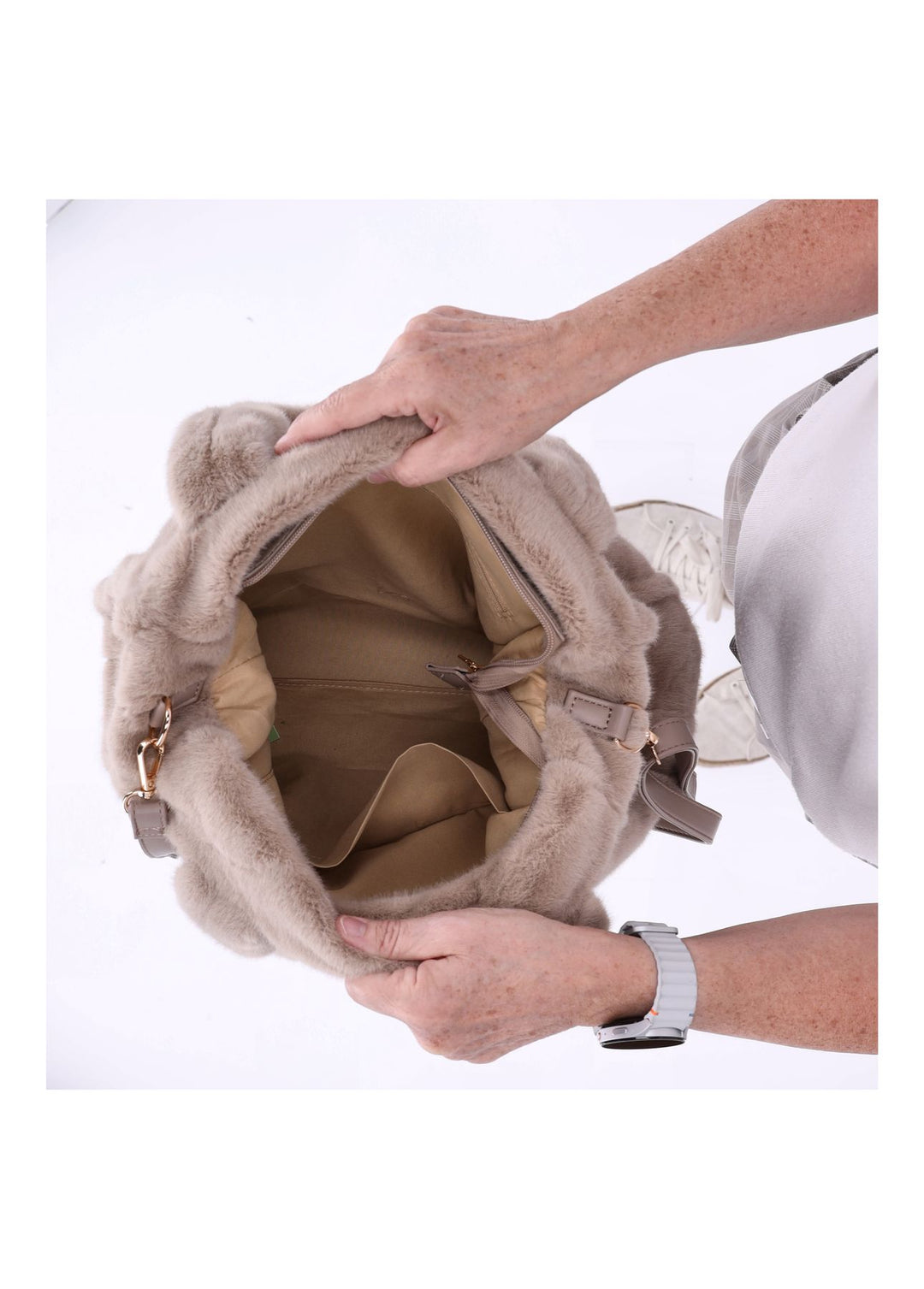 Flauschige Handtasche von Splash of Color