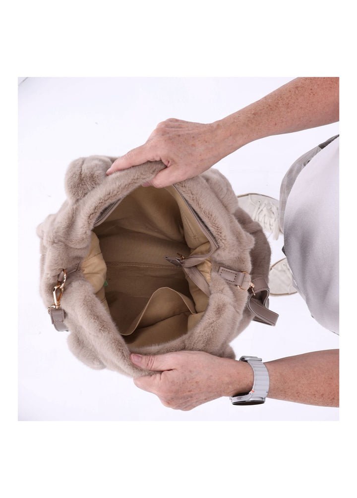 Flauschige Handtasche von Splash of Color