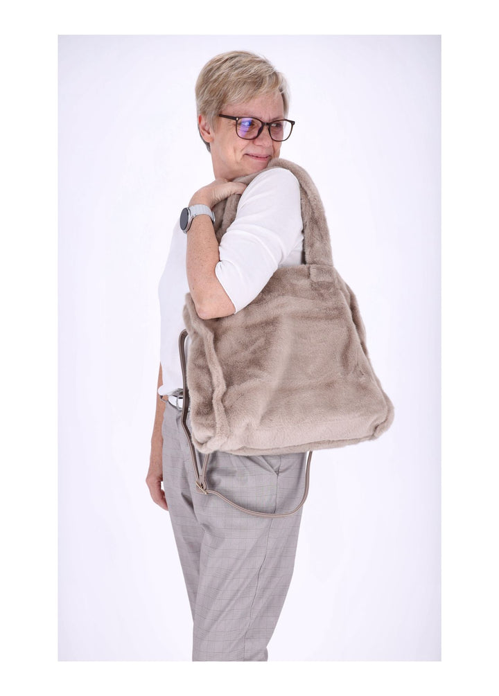Flauschige Handtasche von Splash of Color