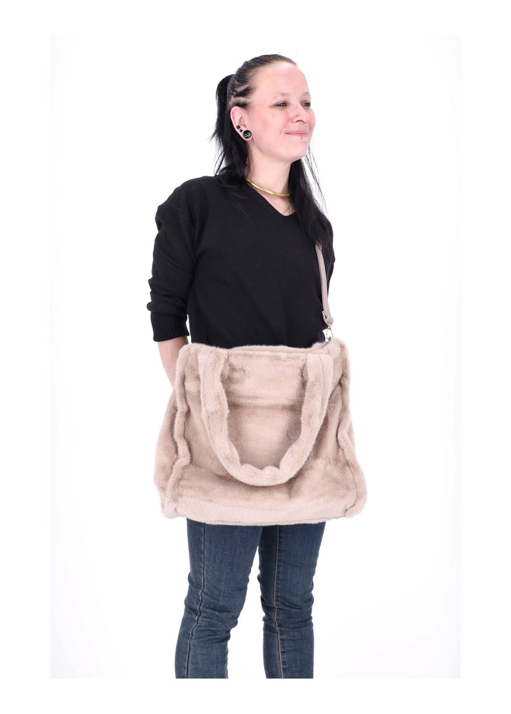 Flauschige Handtasche von Splash of Color