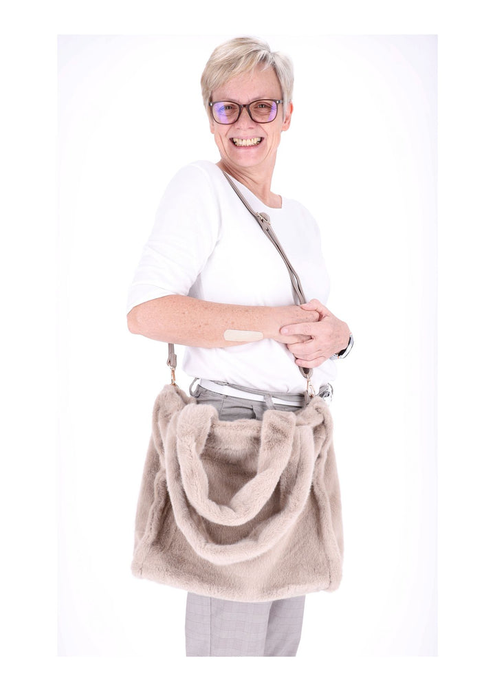 Flauschige Handtasche von Splash of Color