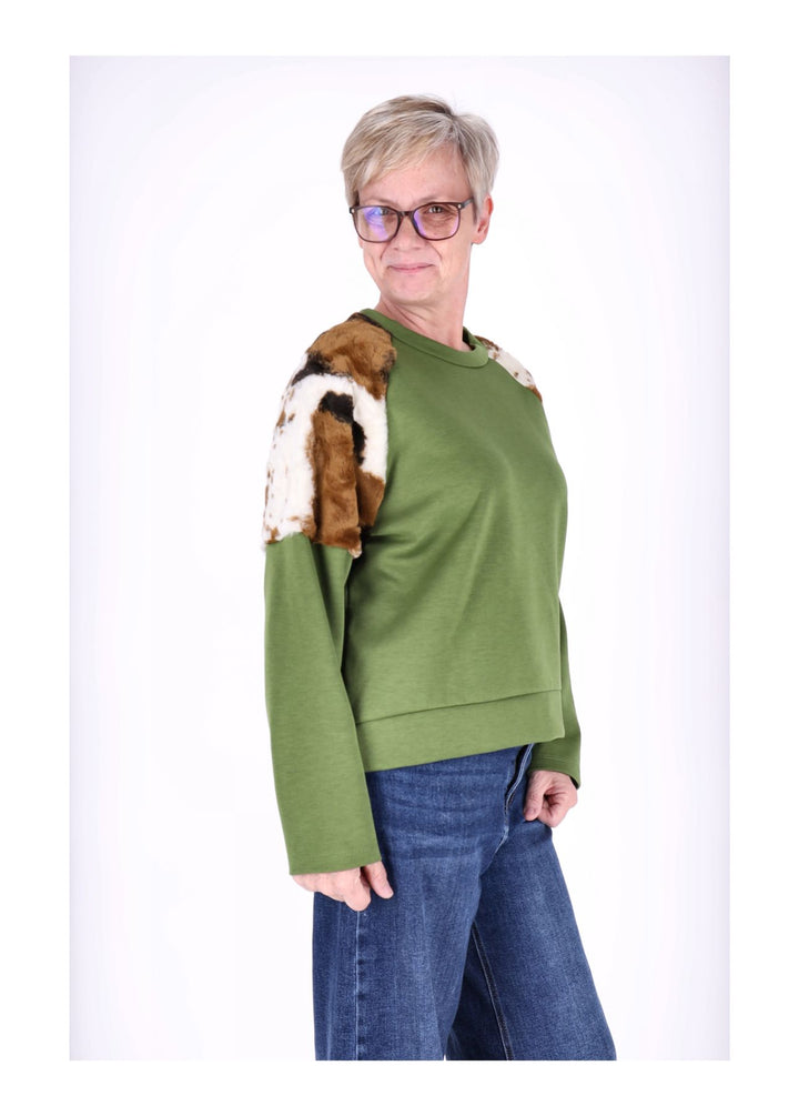 Splash of Color Sweatpullover Kuhfelleinsatz