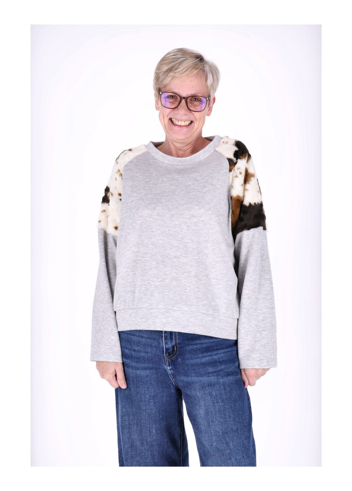 Splash of Color Sweatpullover Kuhfelleinsatz