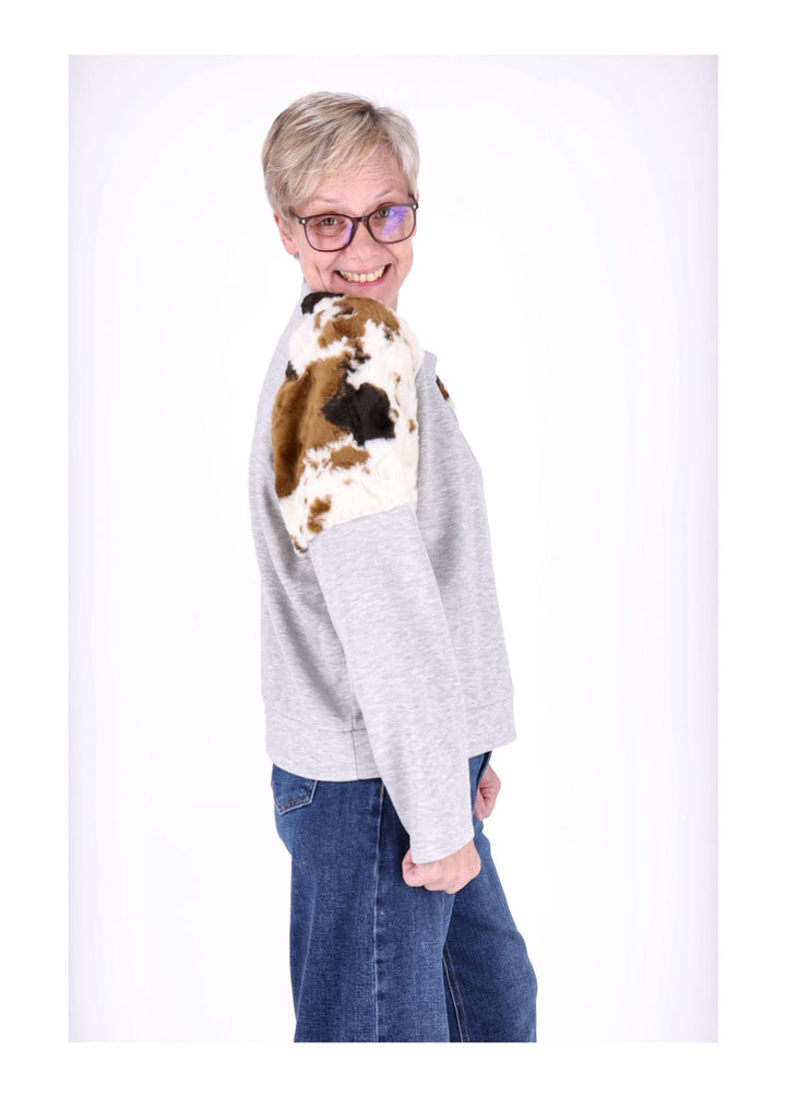 Splash of Color Sweatpullover Kuhfelleinsatz