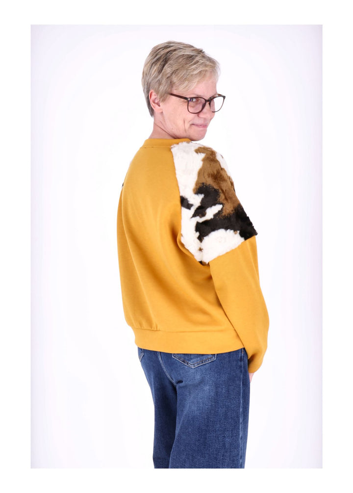 Splash of Color Sweatpullover Kuhfelleinsatz