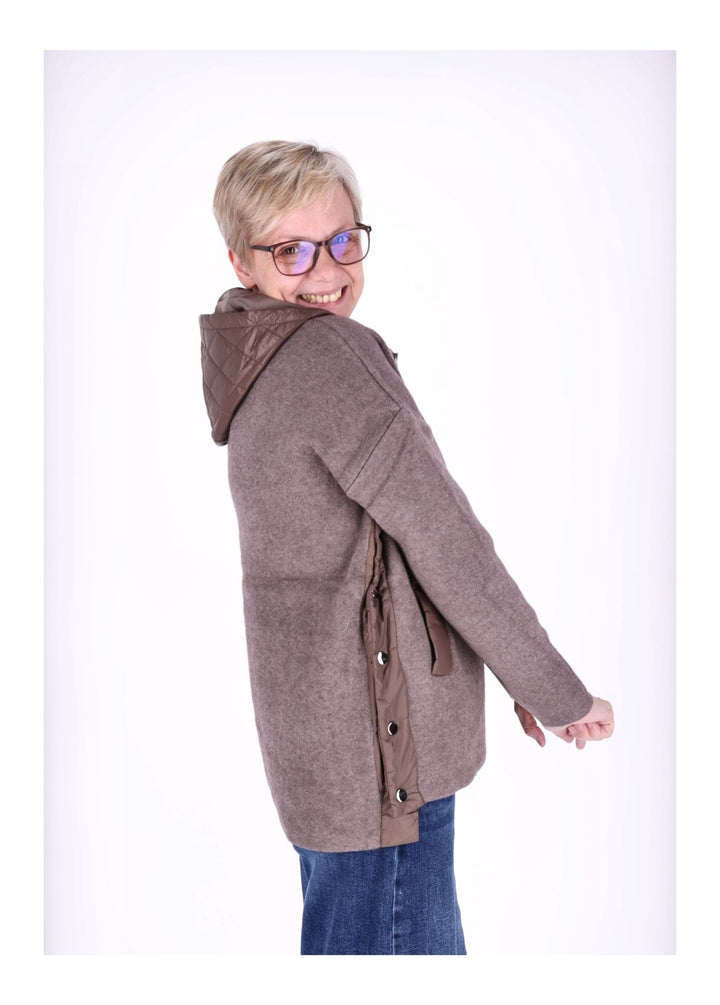Splash of Color Strickjacke mit Steppkapuze