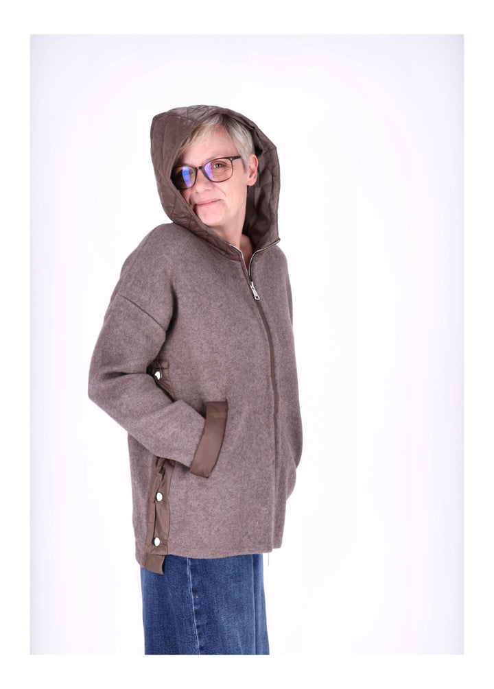 Splash of Color Strickjacke mit Steppkapuze