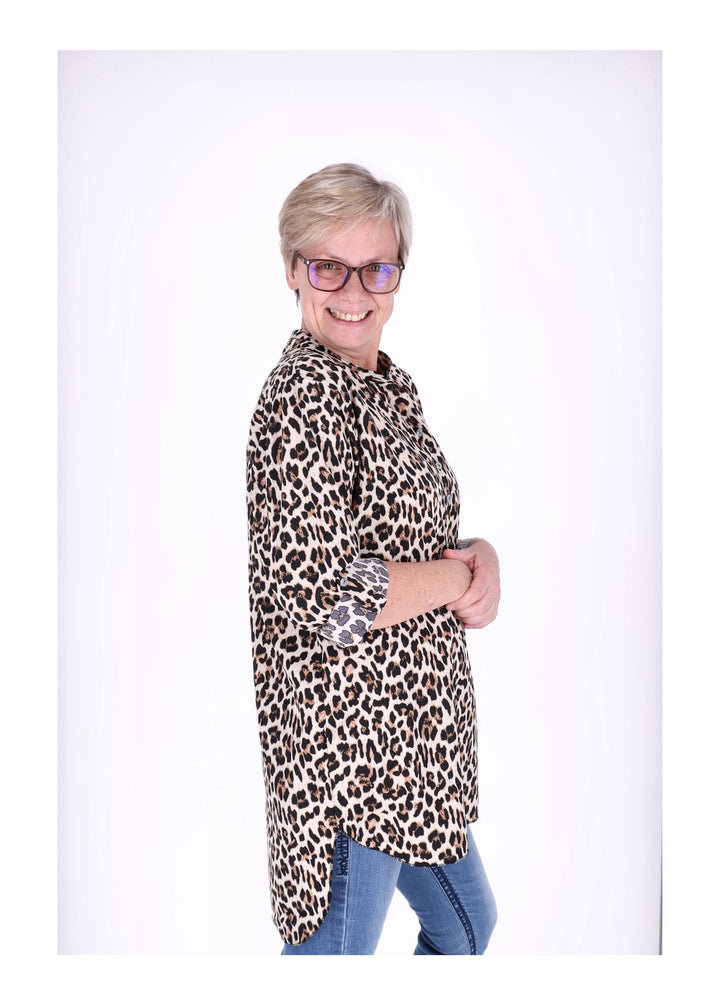 Splash of Color Blusenshirt Leo-Print
