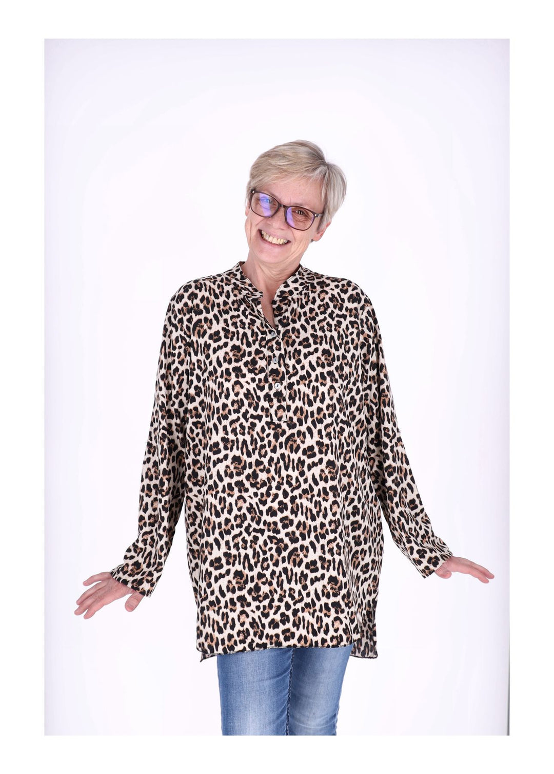 Splash of Color Blusenshirt Leo-Print