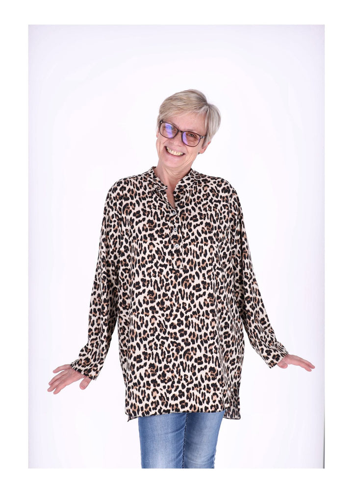Splash of Color Blusenshirt Leo-Print