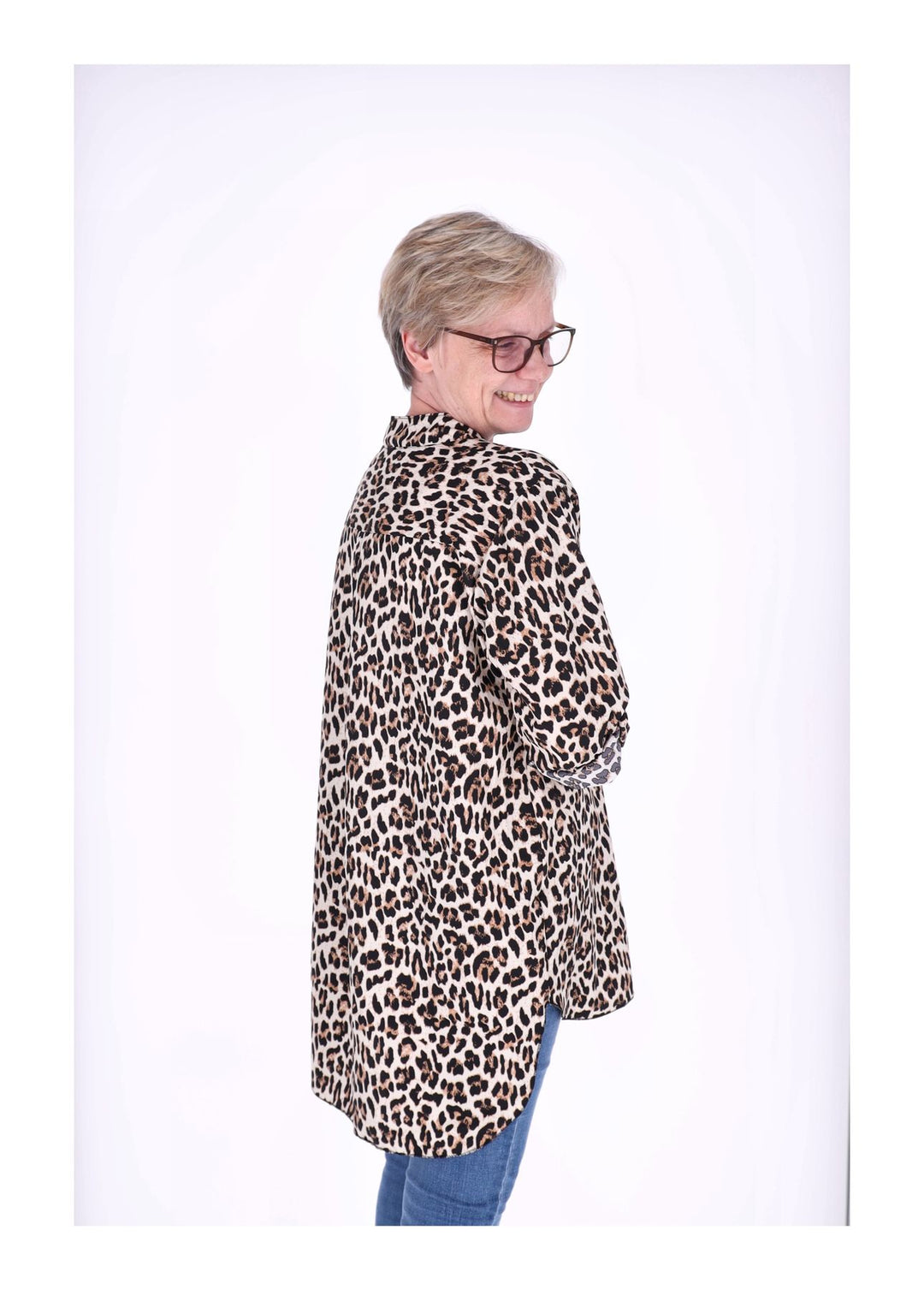 Splash of Color Blusenshirt Leo-Print