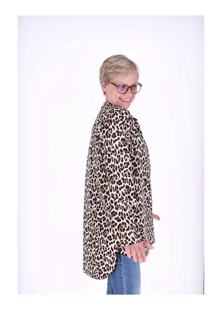 Splash of Color Blusenshirt Leo-Print