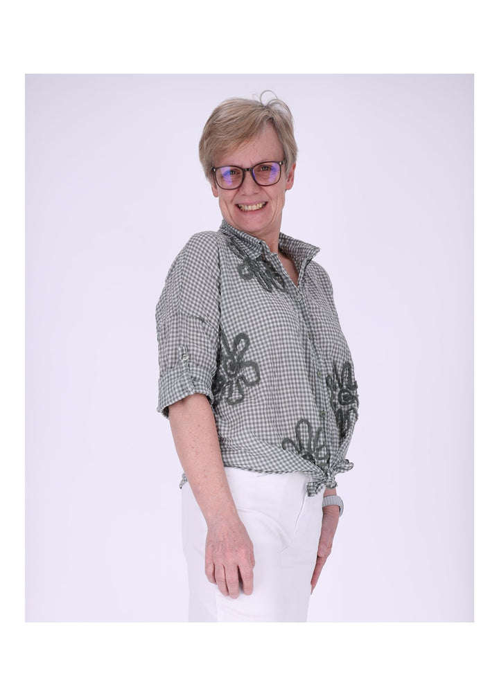 Splash of Color Karo-Bluse mit Blüten