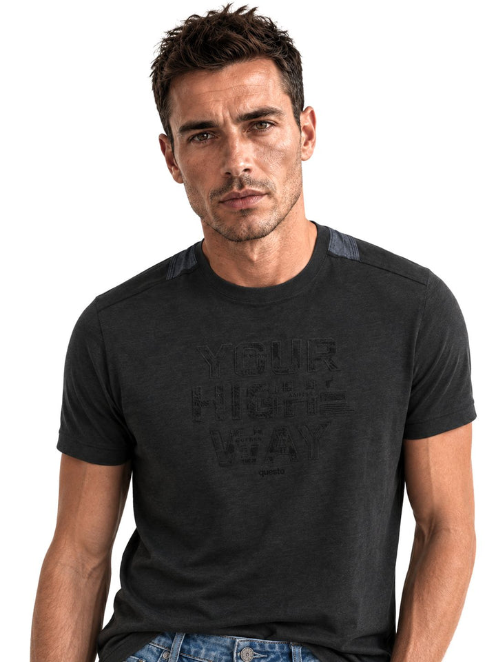 SOQUESTO T-Shirt Herren Schulterdruck