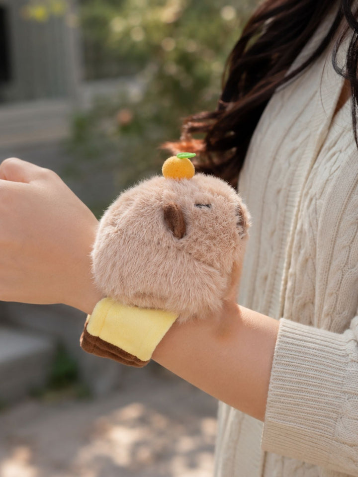Capybara an die Hand