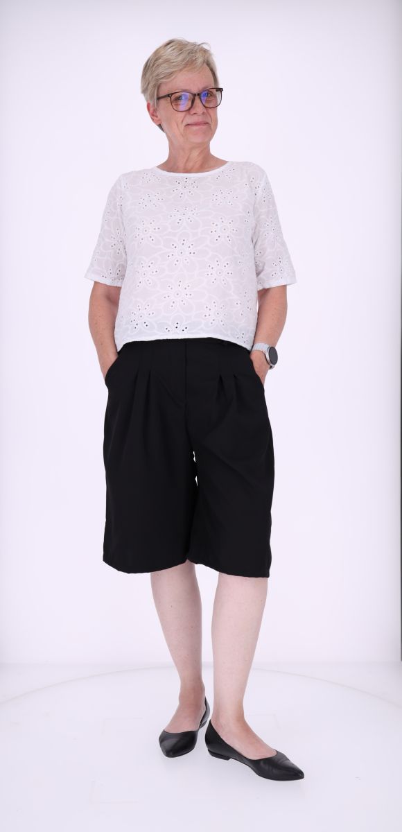 T-Shirt Damen Lochmusterhinten geknöpft-weiß