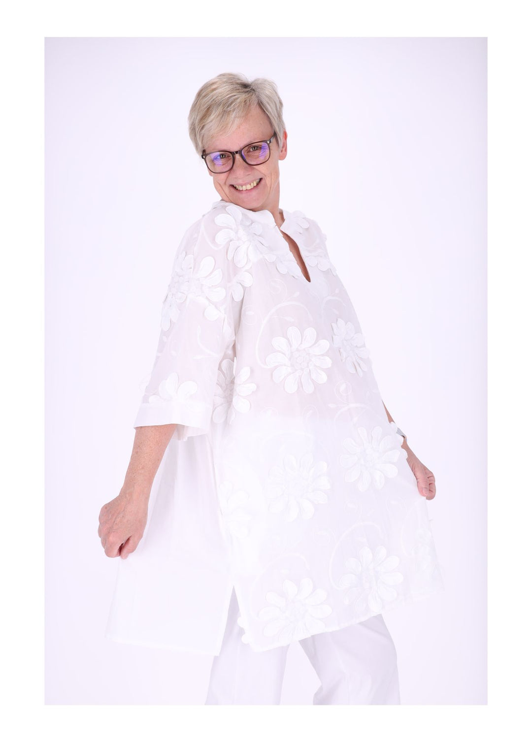 Longshirt Kragen V-Ausschnitt Blüten 3D