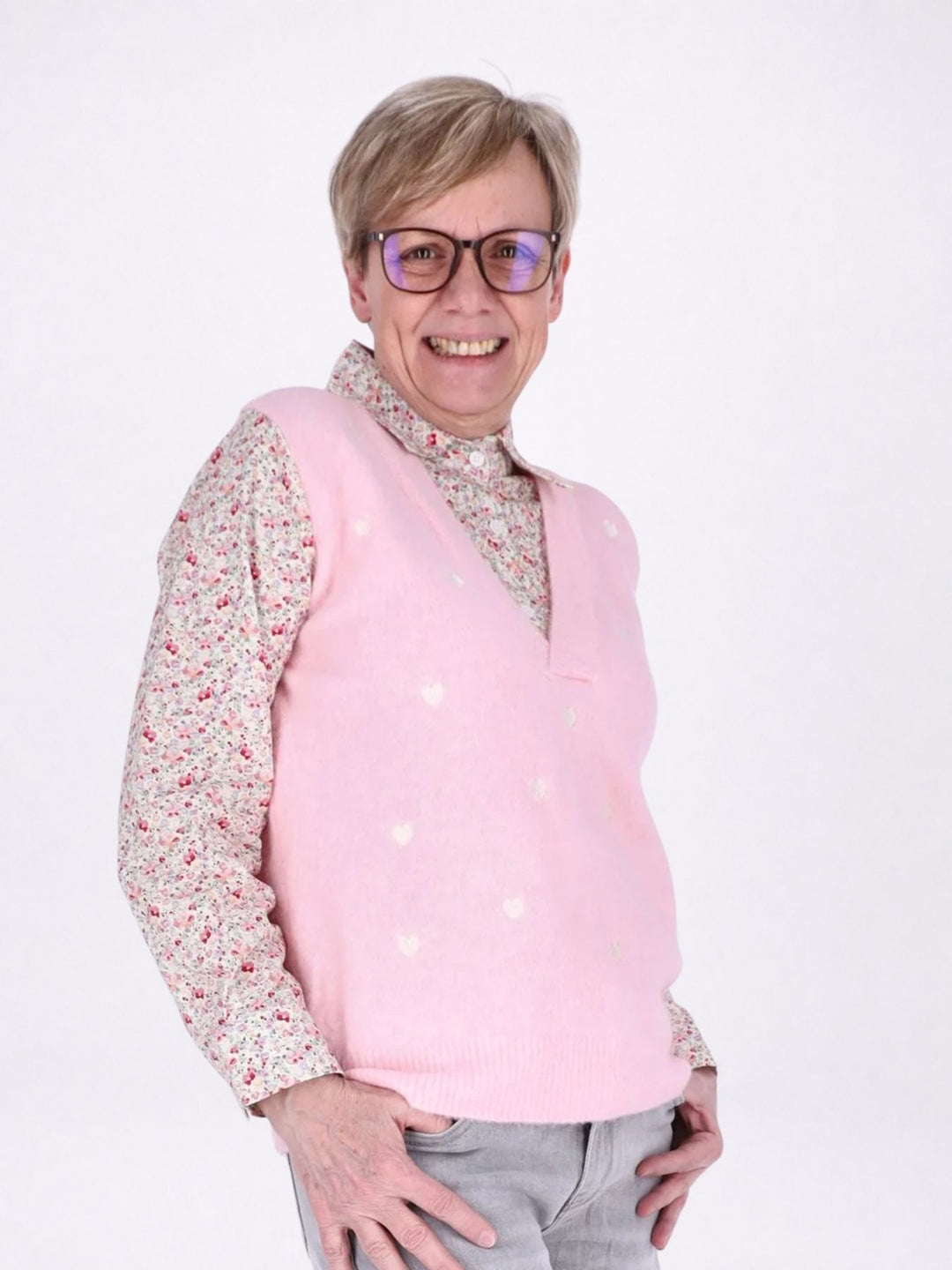 Strick Pullunder Damen mit Bluse unterlegt