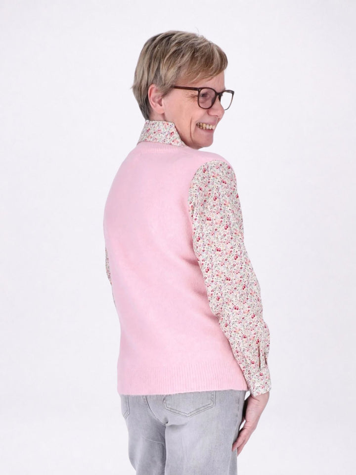Strick Pullunder Damen mit Bluse unterlegt