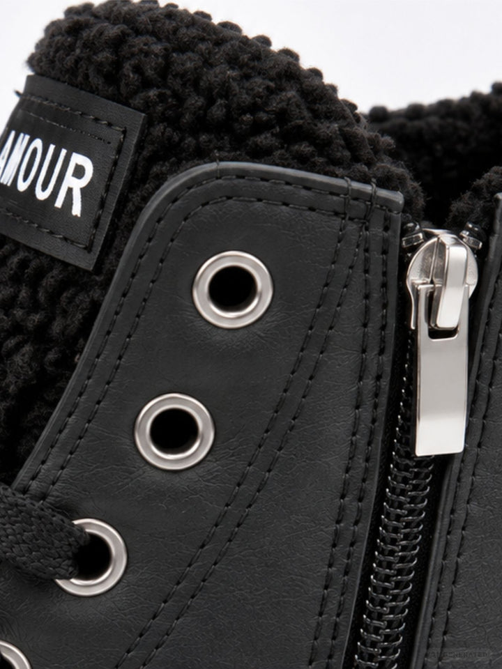 Schwarzer High-Top Sneaker mit Plateau & AMOUR-Detail