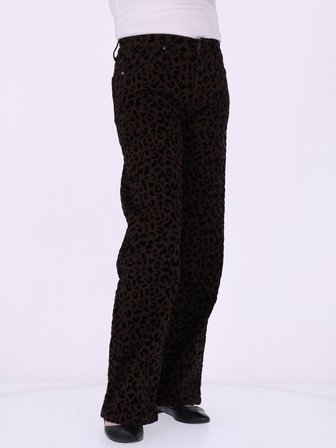 Damen Wide Leg Jeans mit geflocktem Leo-Muster – Braun