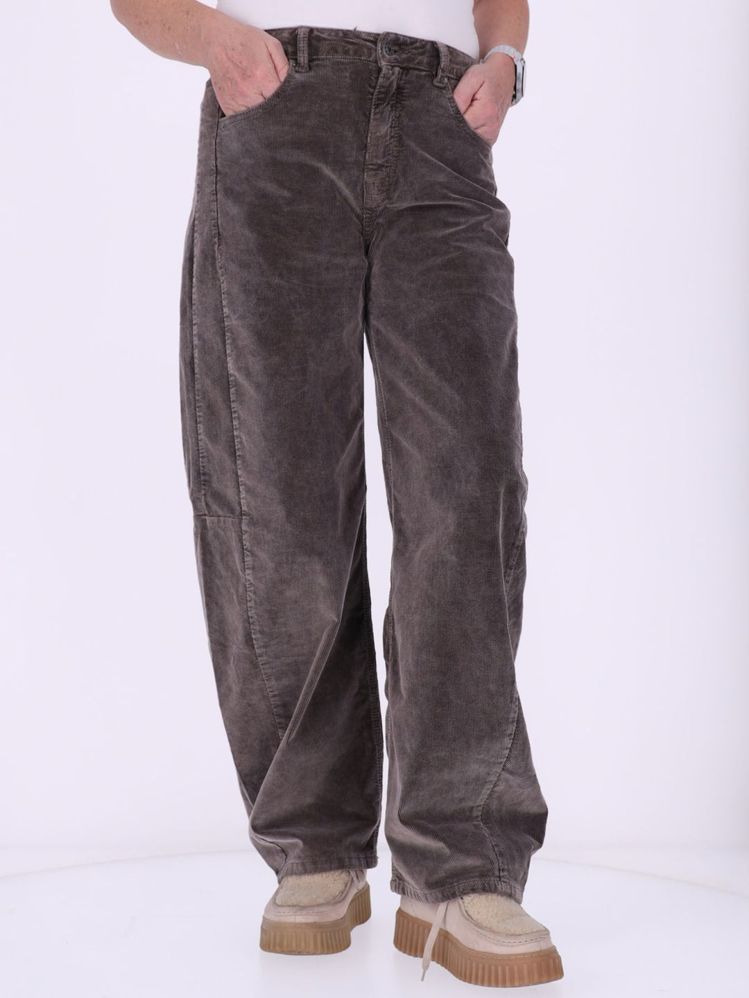 Damen Cordhose Barrel Fit – Coffee