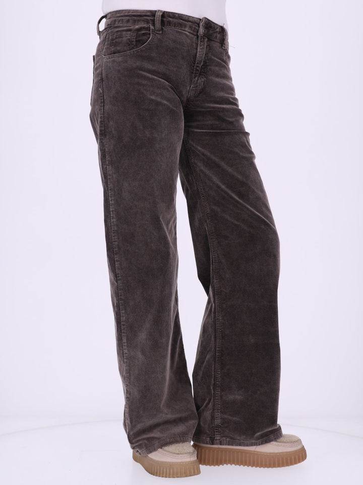 Cordhose Damen – lässiger Klassiker mit hohem Tragekomfort
