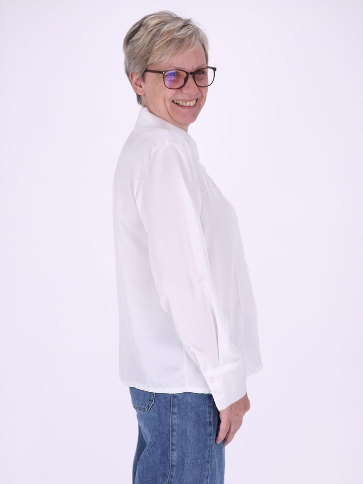 Weiße Damenbluse mit Hemdkragen