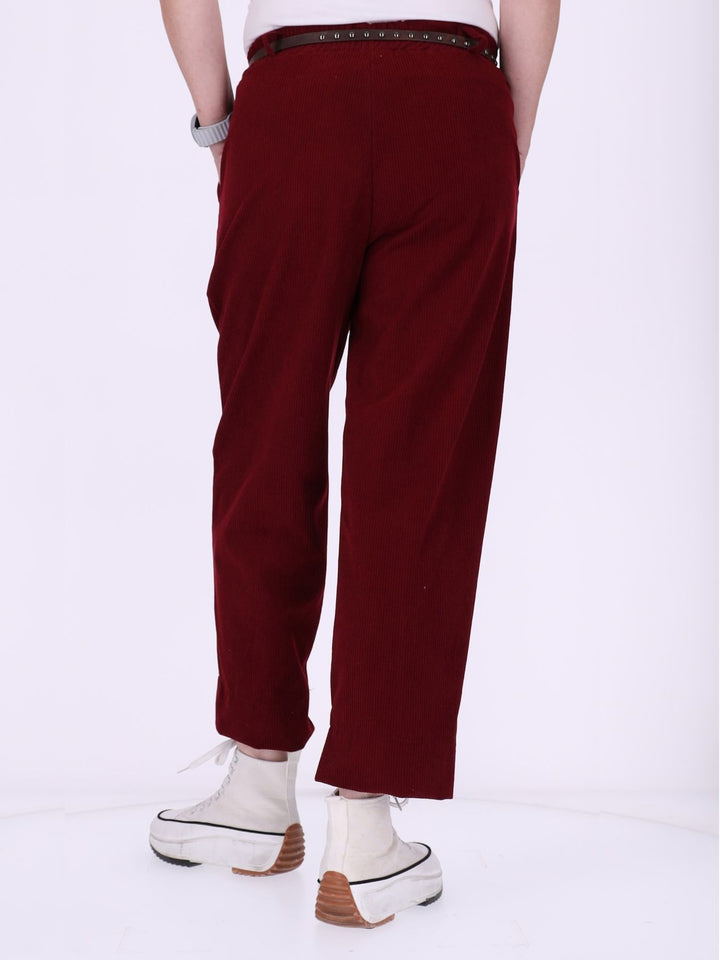 Cordhose Jogger Nietengürtel elastischer Beinabschluss