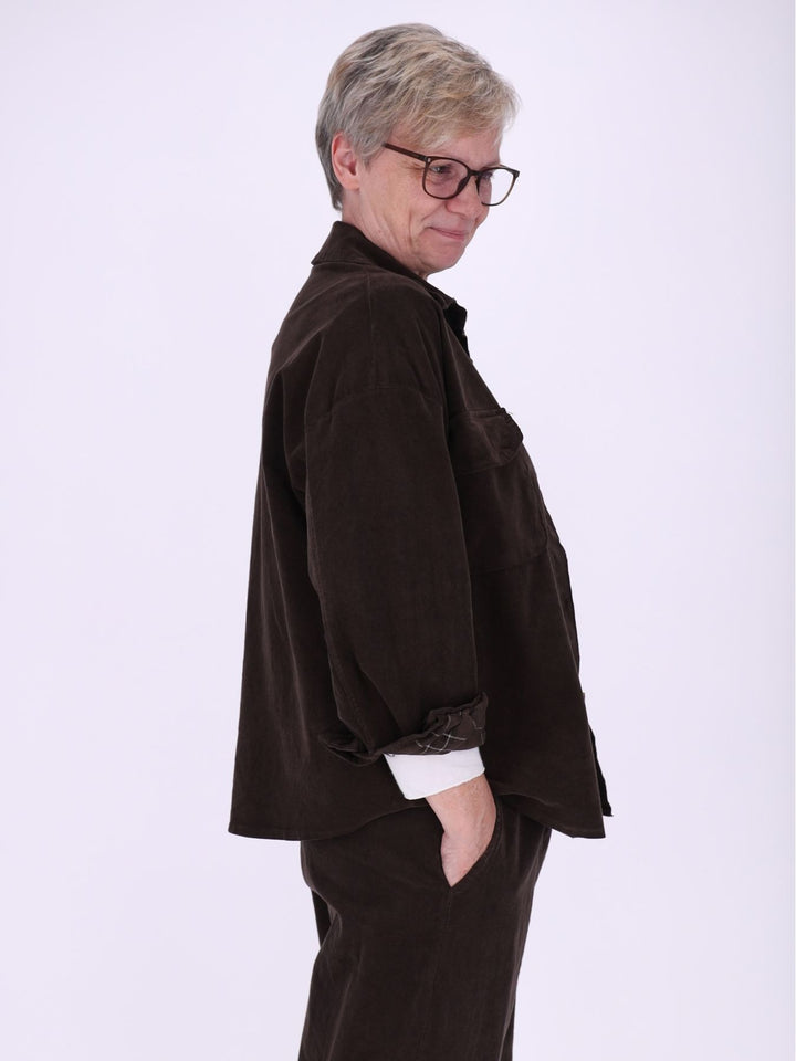 Damen Cord-Overshirt Braun – mit kariertem Innenfutter