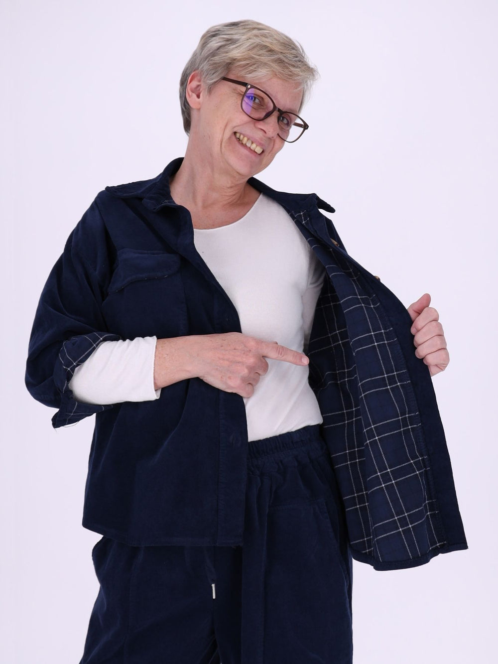 Damen Cord-Overshirt Navy – mit kariertem Innenfutter