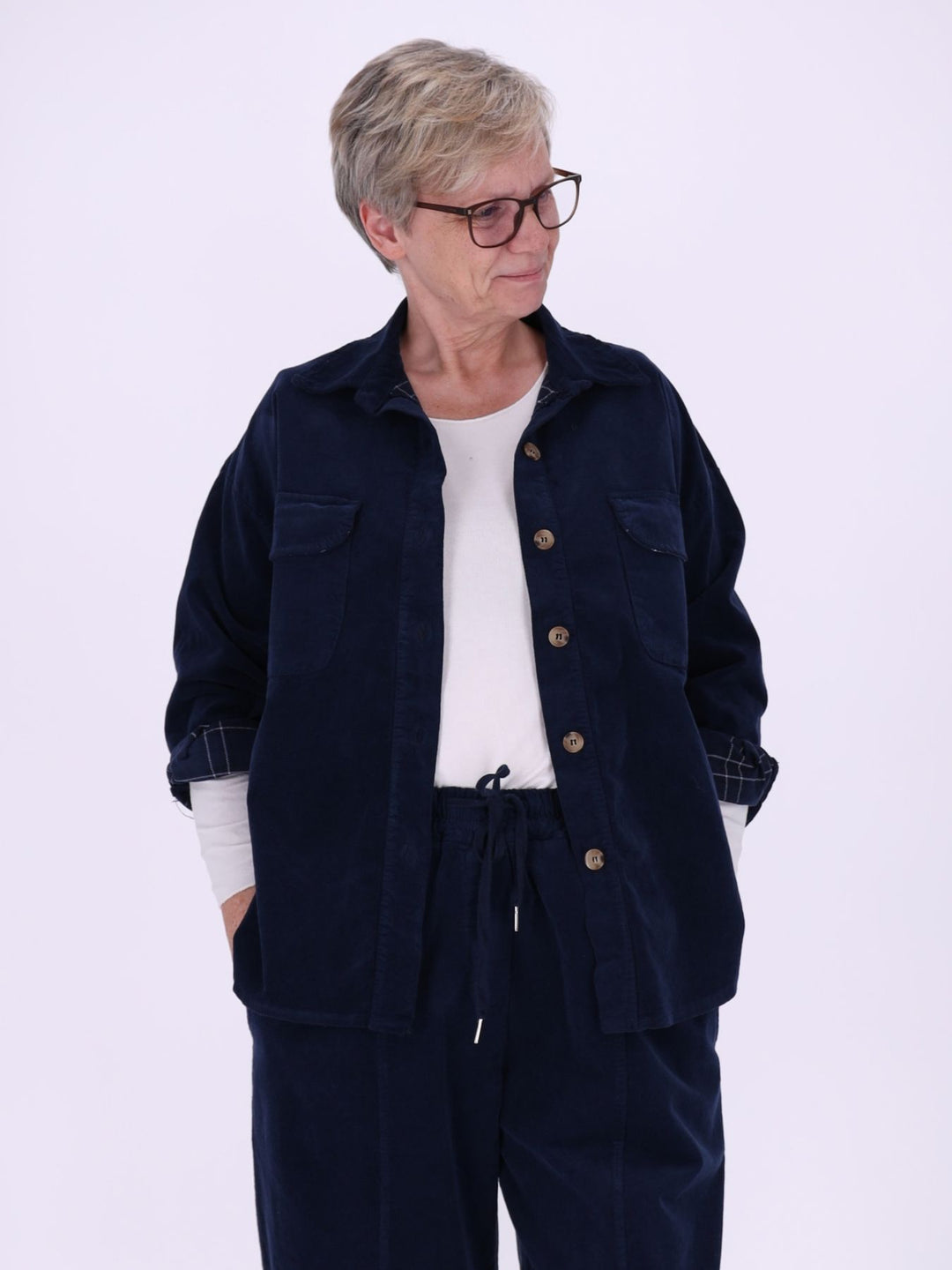Damen Cord-Overshirt Navy – mit kariertem Innenfutter