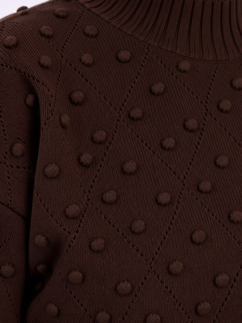 Brauner Strickpullover Damen mit Tupfen & Stehkragen – figurbetont mit Strukturmuster