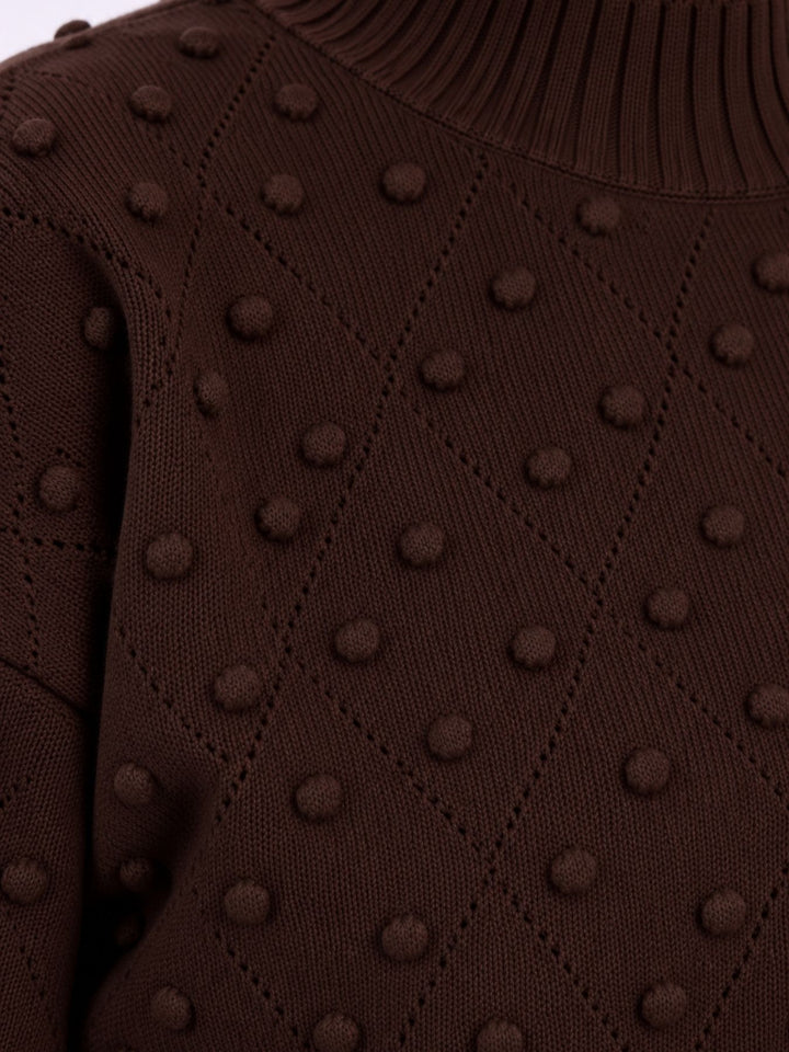 Brauner Strickpullover Damen mit Tupfen & Stehkragen – figurbetont mit Strukturmuster