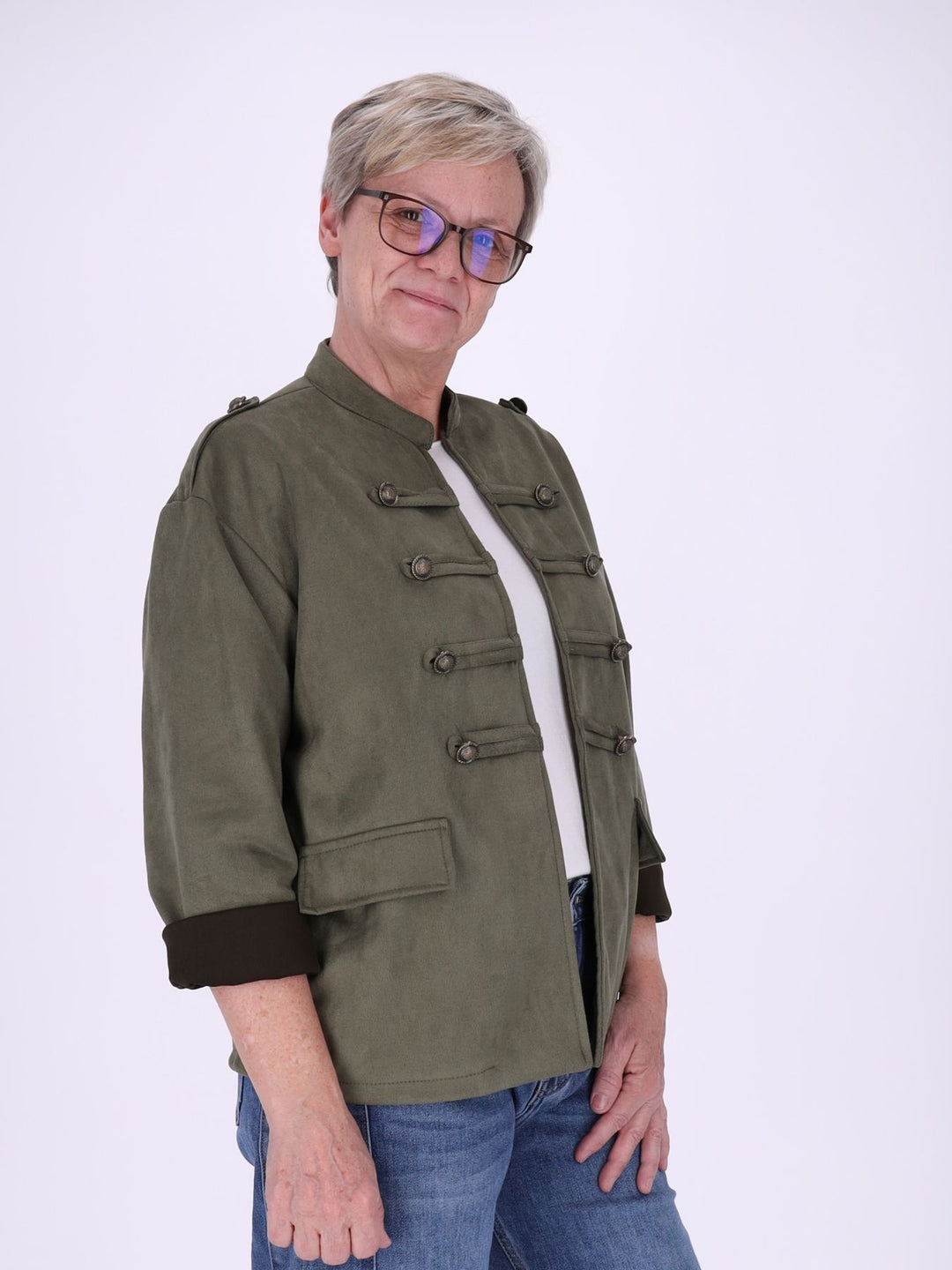 Khaki Military Jacke Damen in Veloursoptik – offen & detailreich