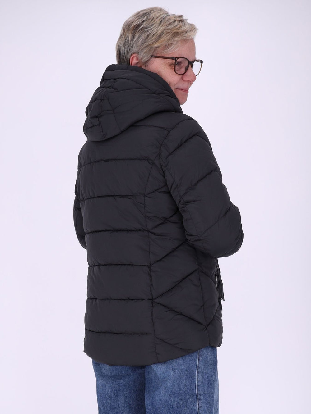 Schwarze Damen Steppjacke mit Rautensteppung & recycelter Wattierung – modern, zeitlos & vielseitig