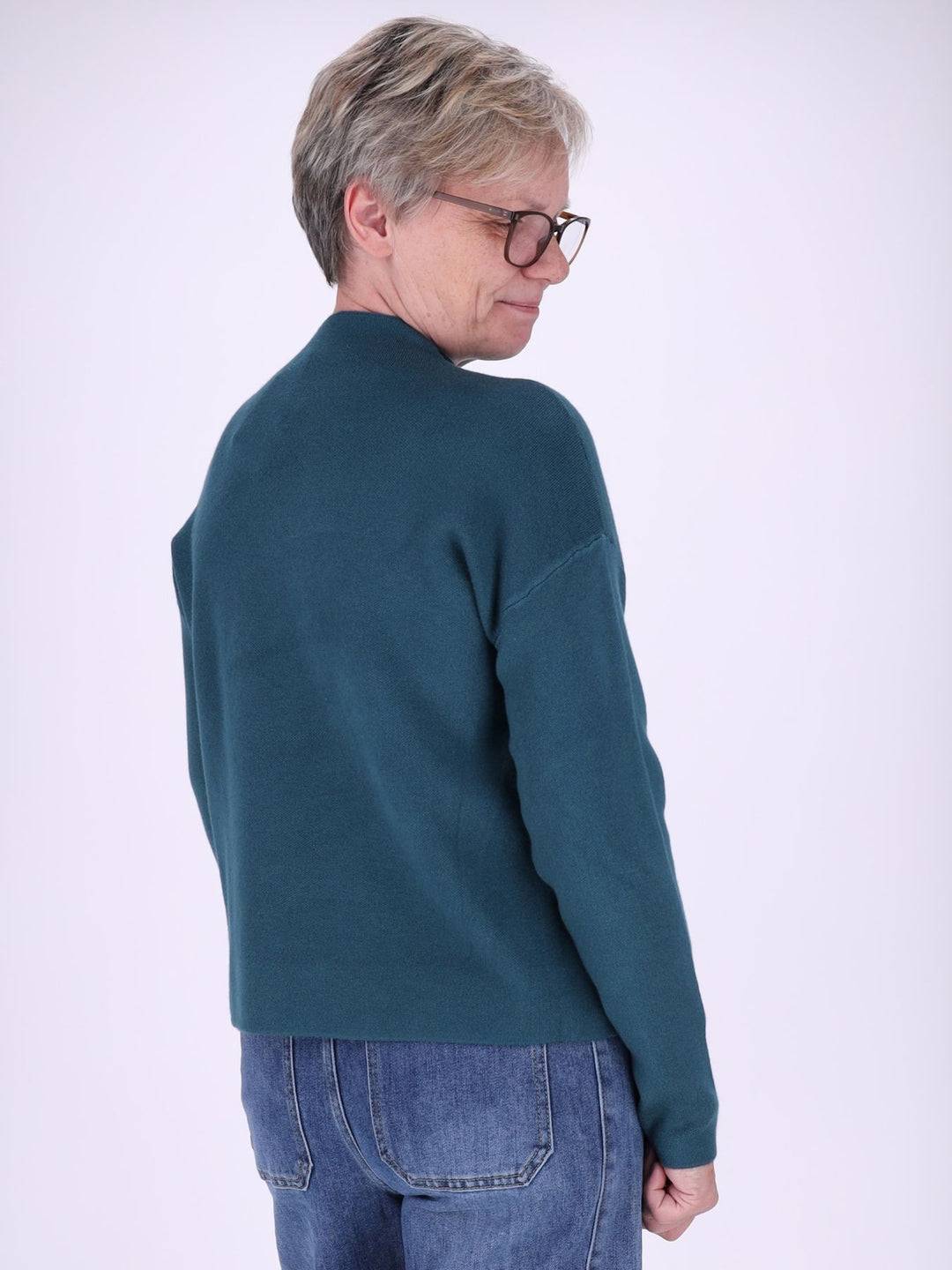 Blauer Strickpullover Damen mit Stehkragen & Blüten – feminine 3D-Details