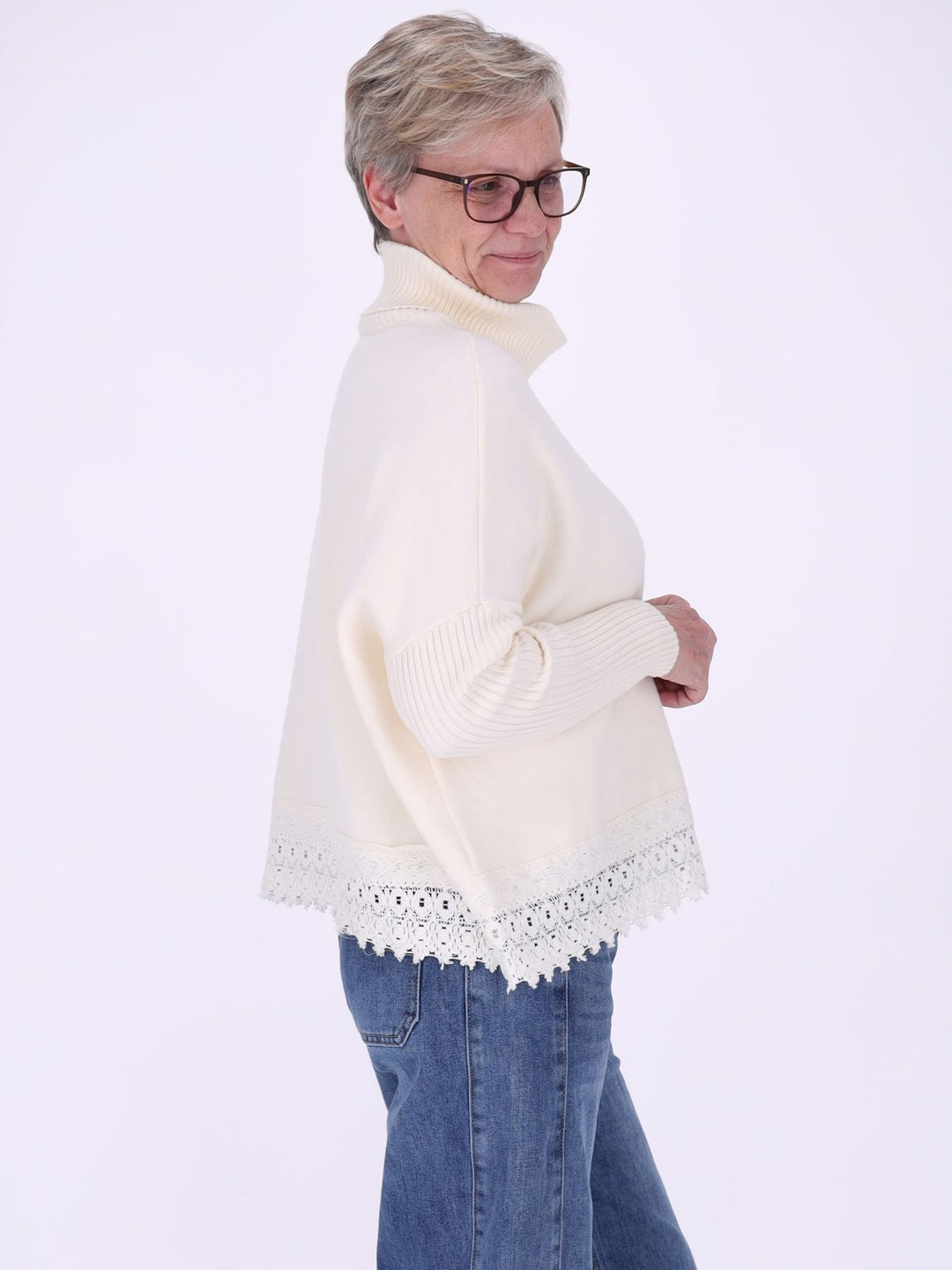Beiger Strickpullover Damen mit Rollkragen – Boxy Schnitt & Spitzendetail
