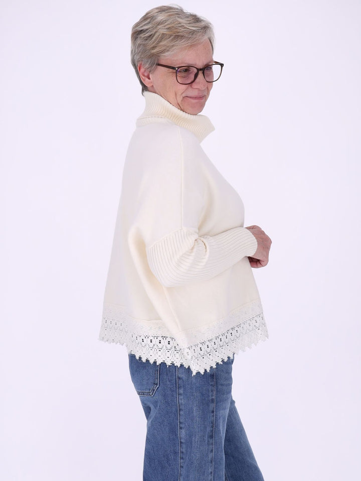 Beiger Strickpullover Damen mit Rollkragen – Boxy Schnitt & Spitzendetail