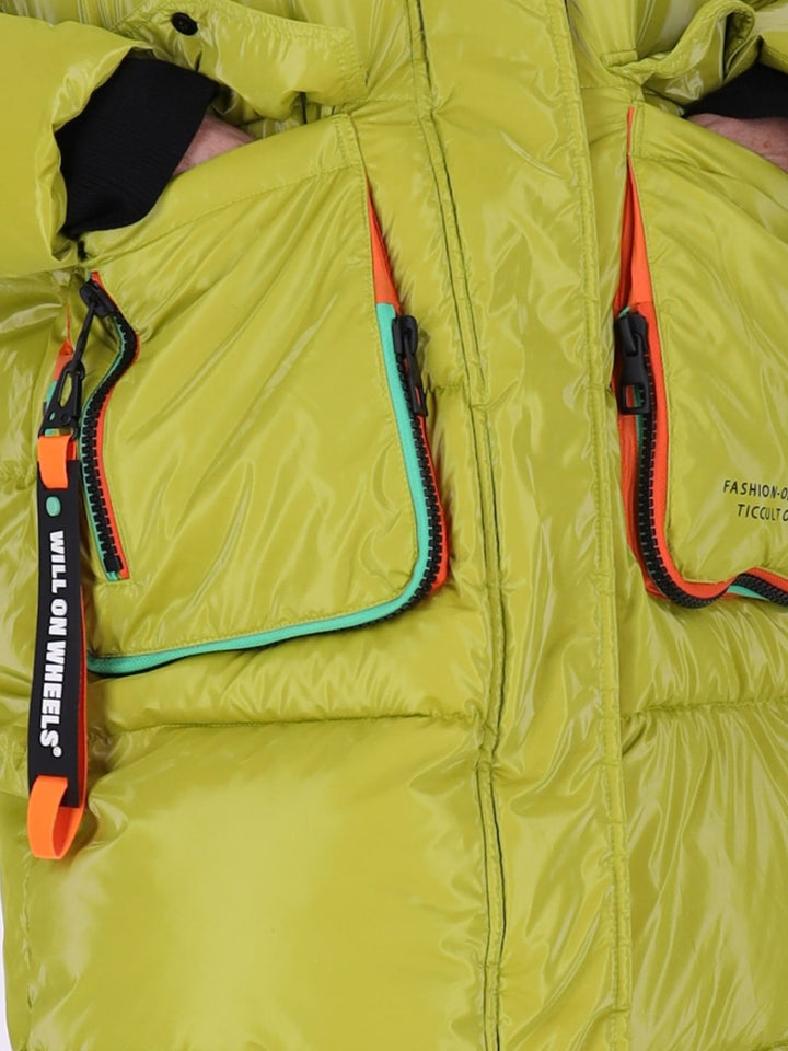 Damen Steppmantel glänzend in Limettengrün – mit aufgesetzten Taschen & Print