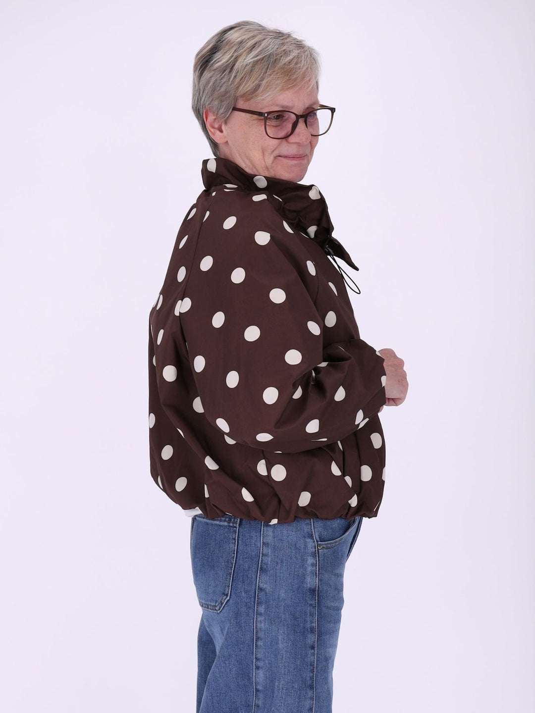 Leichte Damenjacke in Braun mit weißen Polka Dots
