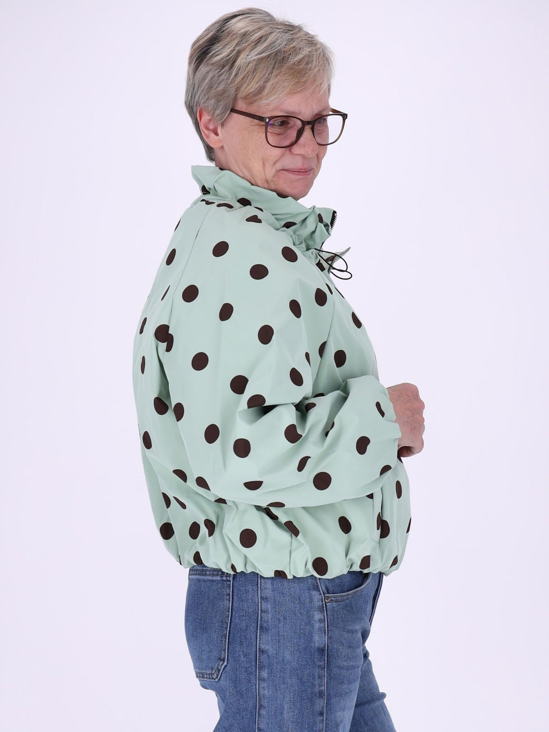 Leichte Damenjacke in Grün mit braunen Polka Dots