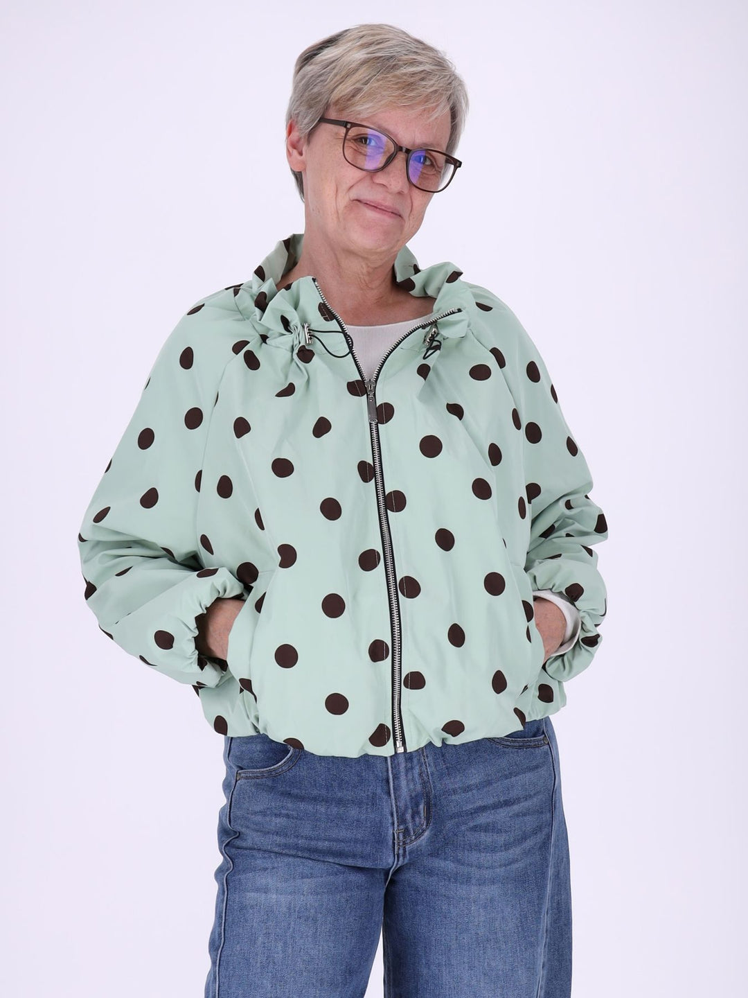 Leichte Damenjacke in Grün mit braunen Polka Dots