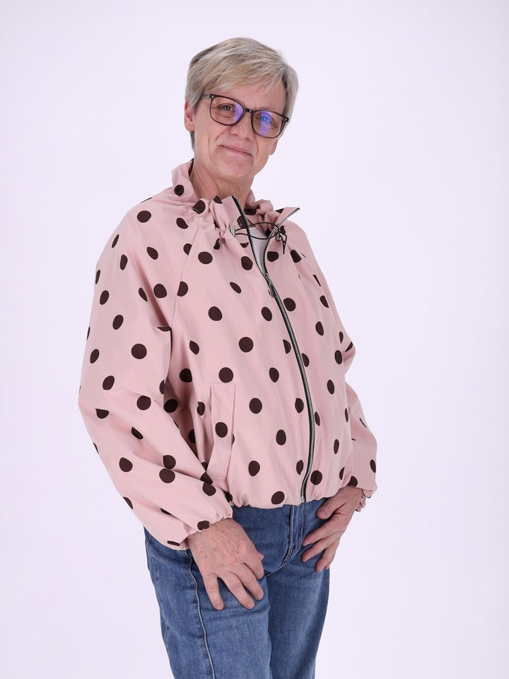 Leichte Damenjacke in Altrosa mit braunen Polka Dots