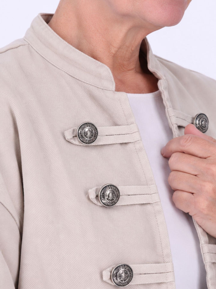 Beige Damen Military Jacket aus Denim – lässig, modern & stilvoll