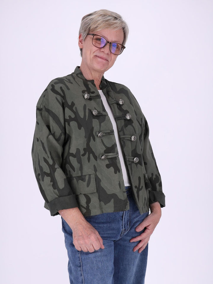 Damen Military Jacket Camouflage – lässig, modern & ausdrucksstark