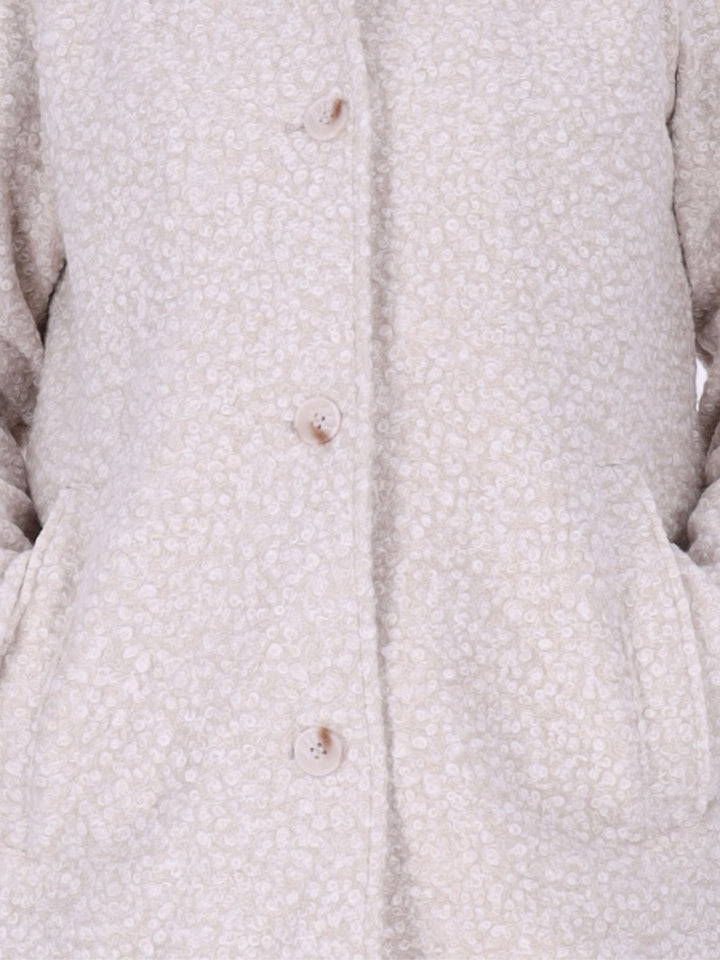 Weißer Damen Bouclé-Mantel mit abtrennbarer Stepp-Innenjacke – elegant, vielseitig & mit recycelten Materialien
