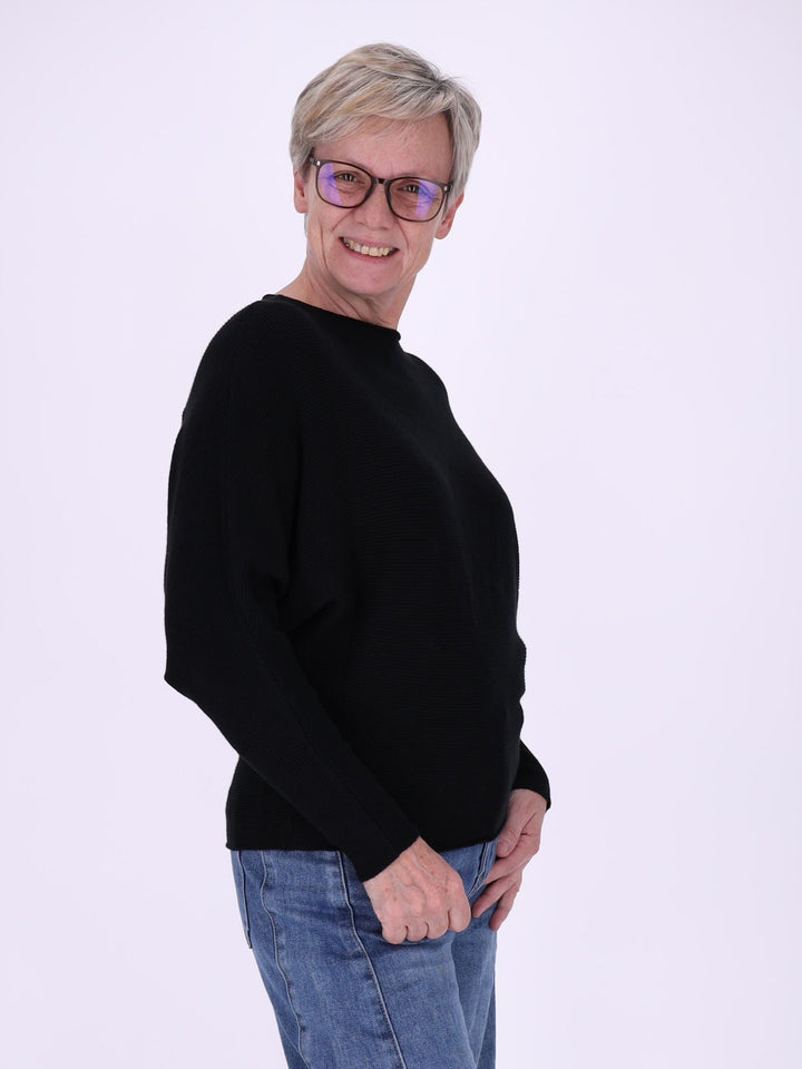 Schwarzer Damen Strickpullover mit Fledermausärmeln – elegant, weich & modern