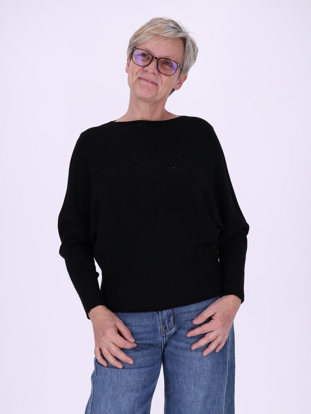 Schwarzer Damen Strickpullover mit Fledermausärmeln – elegant, weich & modern